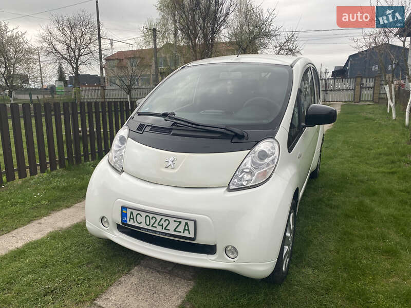 Peugeot iOn 2011