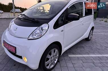 Хэтчбек Peugeot iOn 2015 в Городке