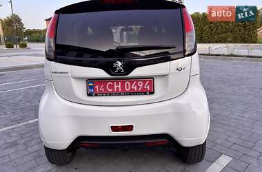 Хэтчбек Peugeot iOn 2015 в 