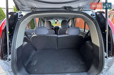 Хетчбек Peugeot iOn 2011 в 
