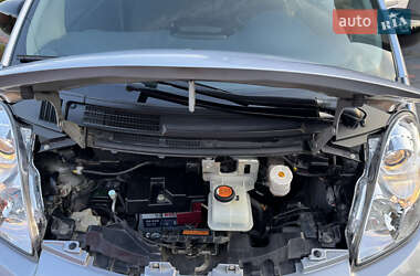 Хетчбек Peugeot iOn 2011 в 