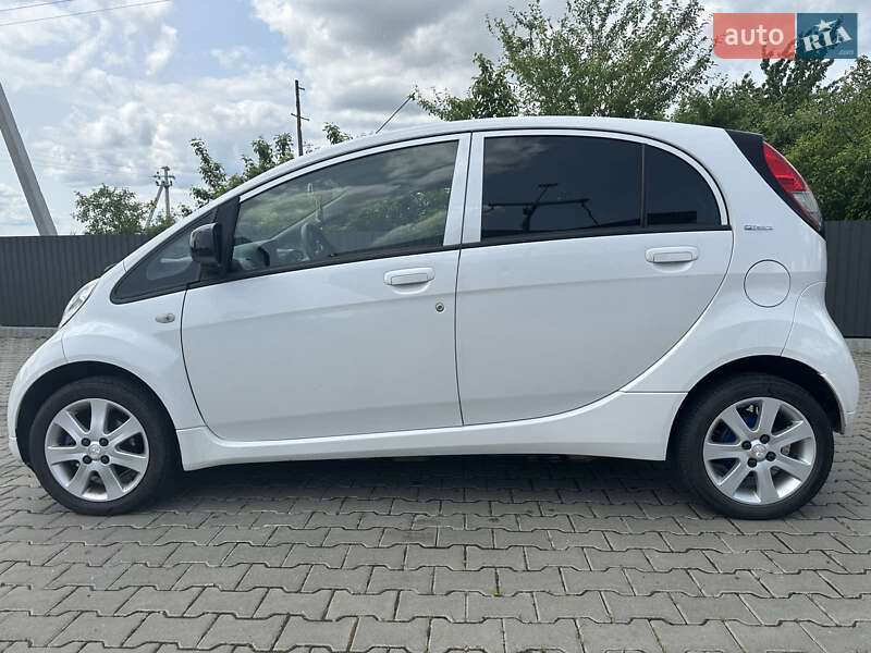 Peugeot iOn 2011