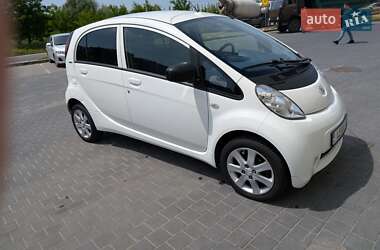 Хэтчбек Peugeot iOn 2015 в 