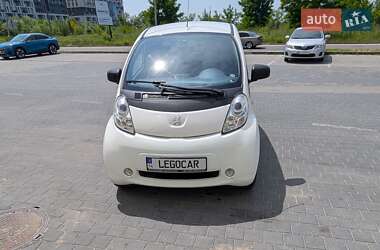 Хэтчбек Peugeot iOn 2015 в 