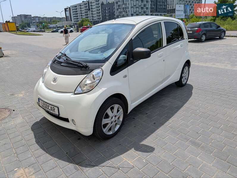 Хэтчбек Peugeot iOn 2015 в 