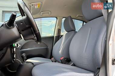 Хетчбек Peugeot iOn 2015 в 