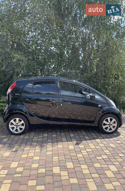 Хэтчбек Peugeot iOn 2012 в 