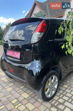 Хэтчбек Peugeot iOn 2012 в 