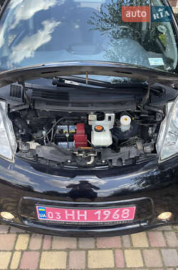 Хэтчбек Peugeot iOn 2012 в 