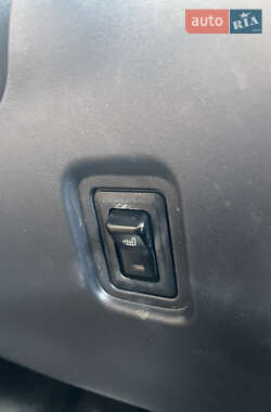 Хэтчбек Peugeot iOn 2012 в 