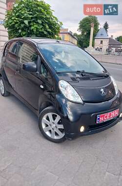 Хэтчбек Peugeot iOn 2014 в Городке