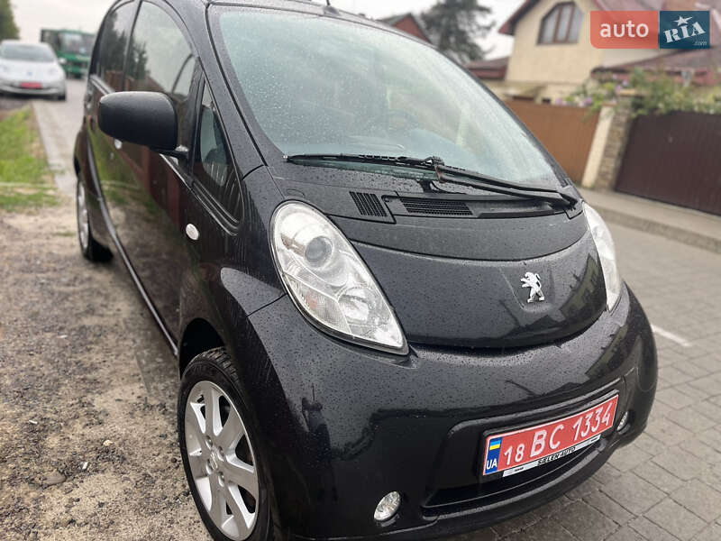 Peugeot iOn 2012