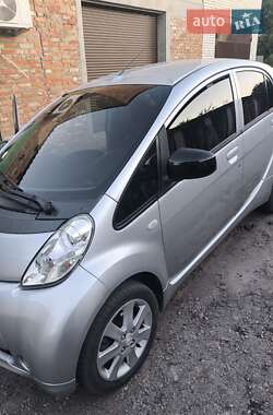 Хетчбек Peugeot iOn 2011 в Кобеляках