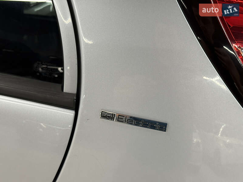 Хетчбек Peugeot iOn 2011 в Володимирі