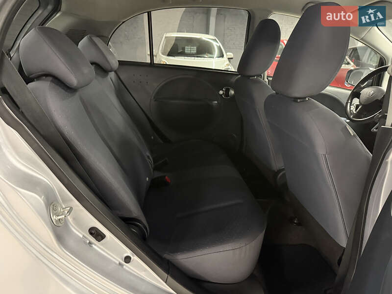 Хетчбек Peugeot iOn 2011 в Володимирі