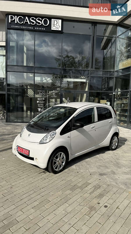 Хетчбек Peugeot iOn 2011 в Ужгороді