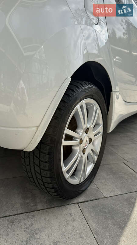 Хетчбек Peugeot iOn 2011 в Ужгороді