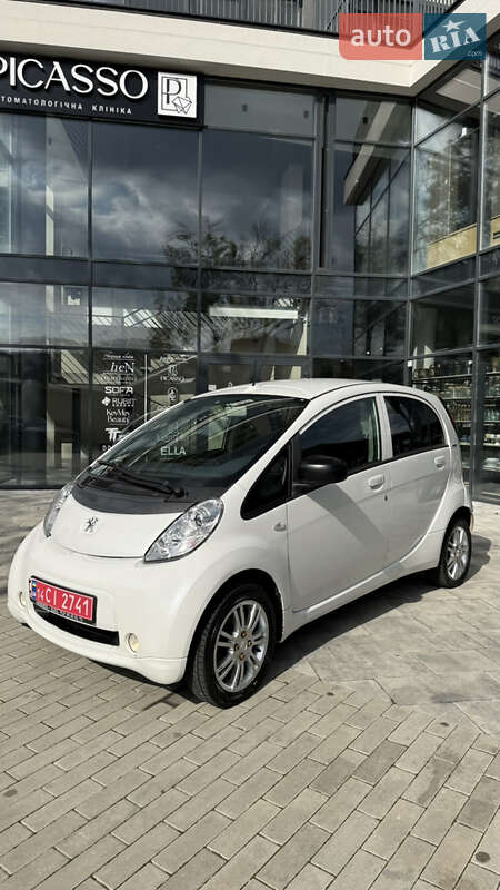 Хетчбек Peugeot iOn 2011 в Ужгороді