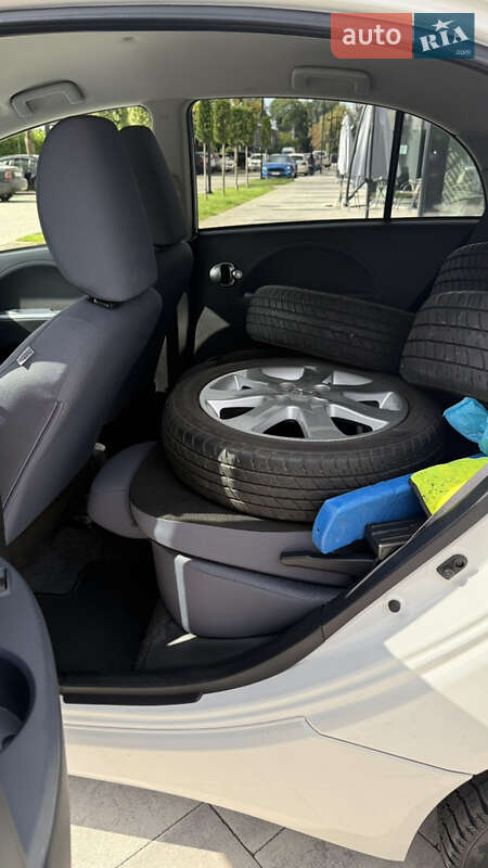 Хетчбек Peugeot iOn 2011 в Ужгороді