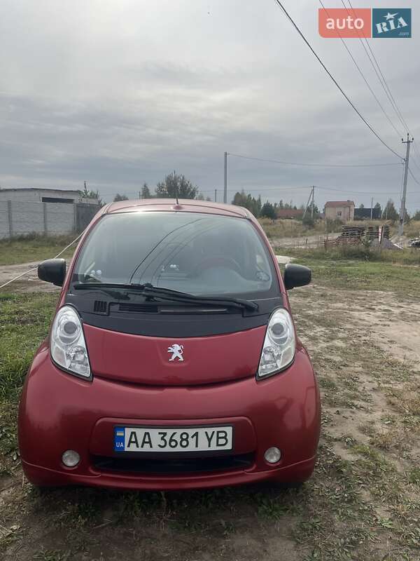 Хэтчбек Peugeot iOn 2015 в Киеве