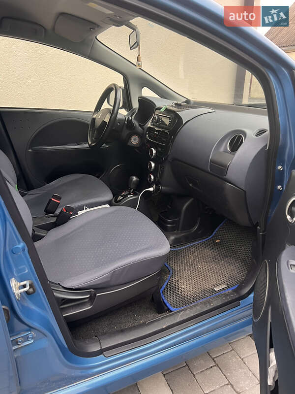 Хэтчбек Peugeot iOn 2010 в Хмельницком