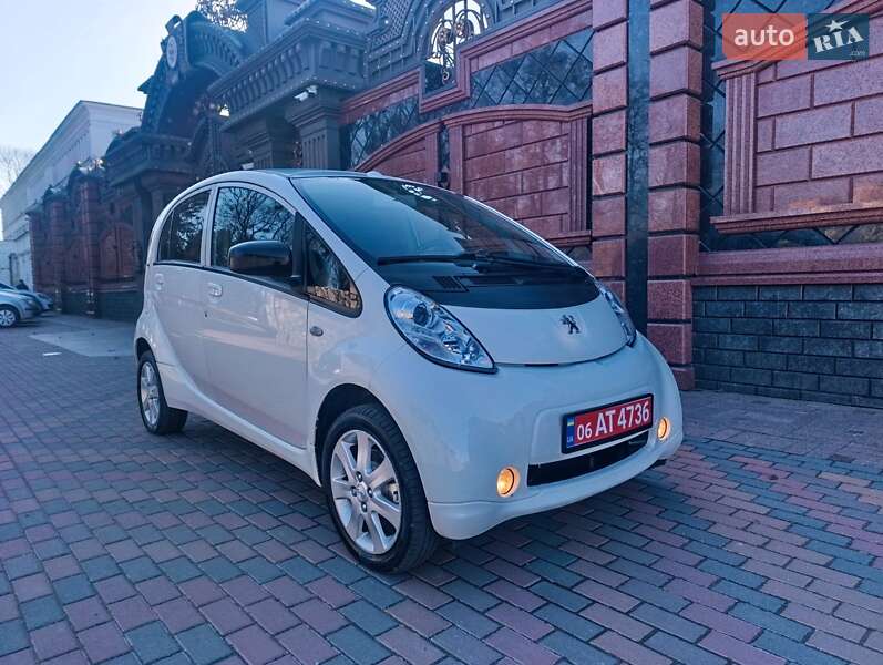 Peugeot iOn 2012