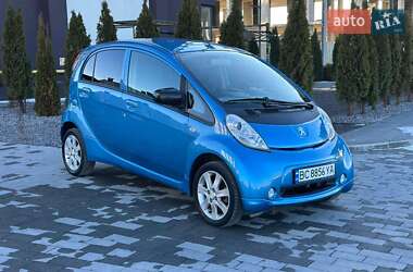 Хэтчбек Peugeot iOn 2011 в Городке
