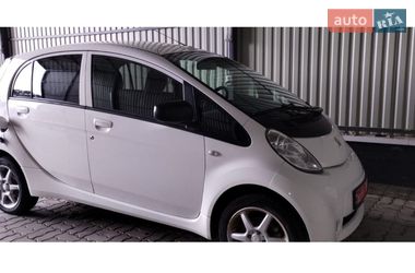 Хэтчбек Peugeot iOn 2015 в Умани