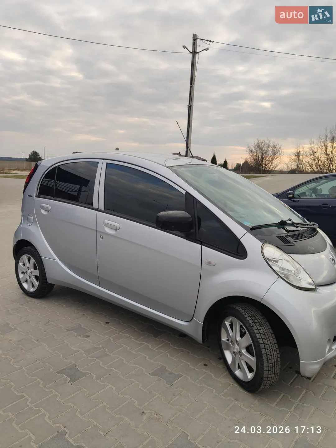 Peugeot iOn 2012