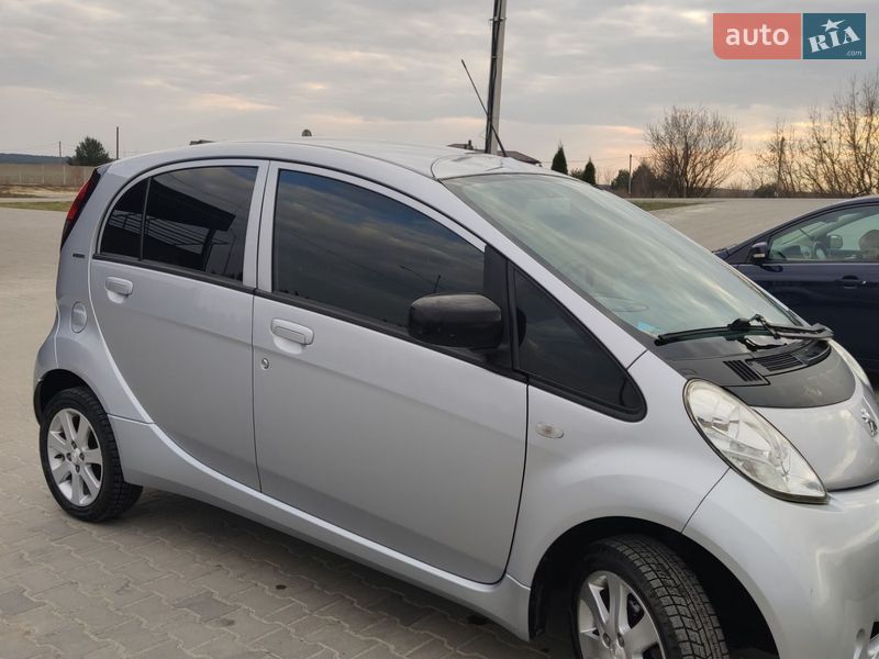 Peugeot iOn 2012