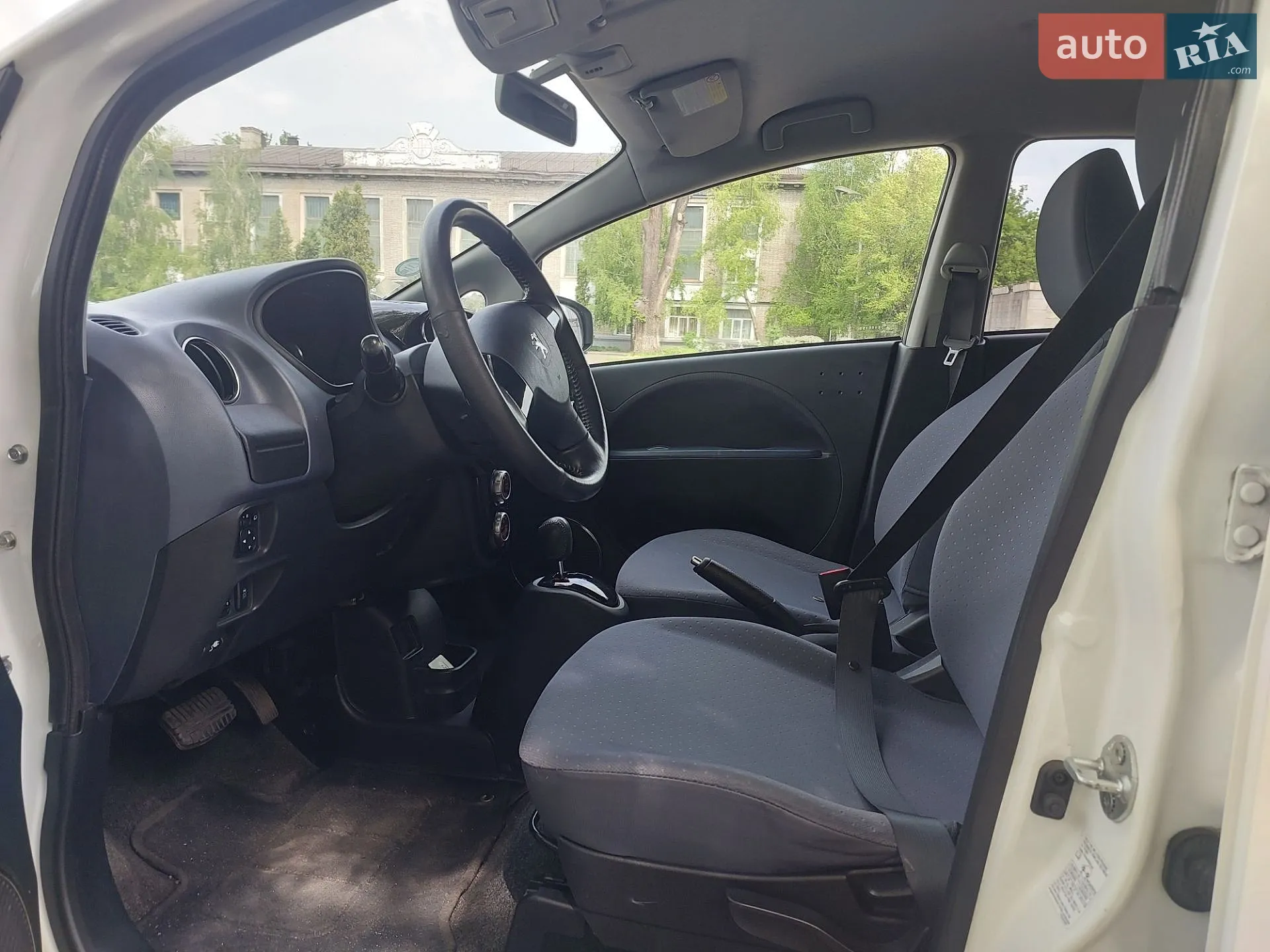 2012 Peugeot iOn - мініатюра 10