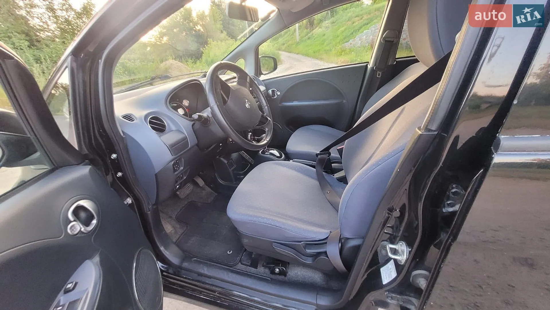 2012 Peugeot iOn - мініатюра 10