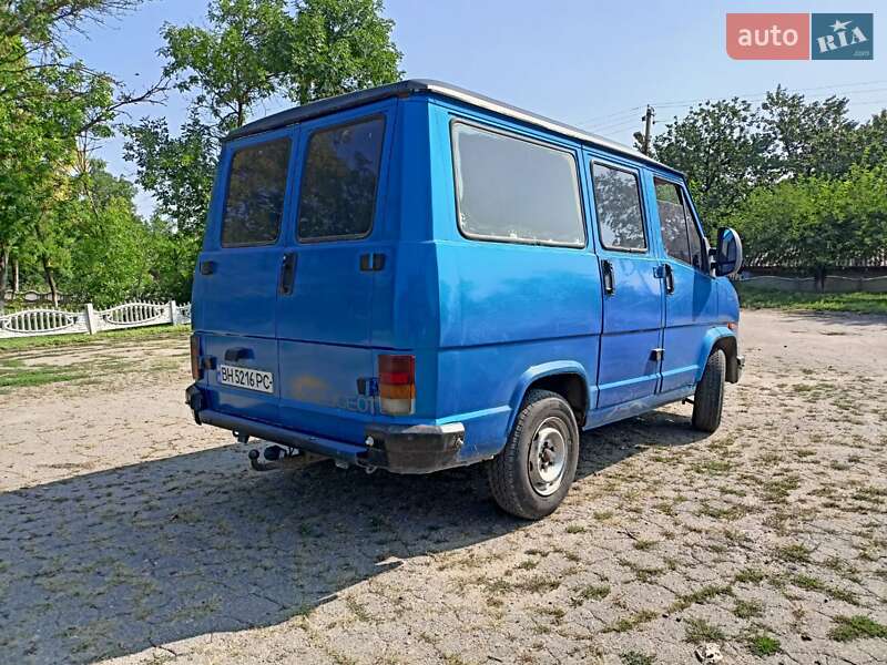Мінівен Peugeot J5 1991 в Єланці
