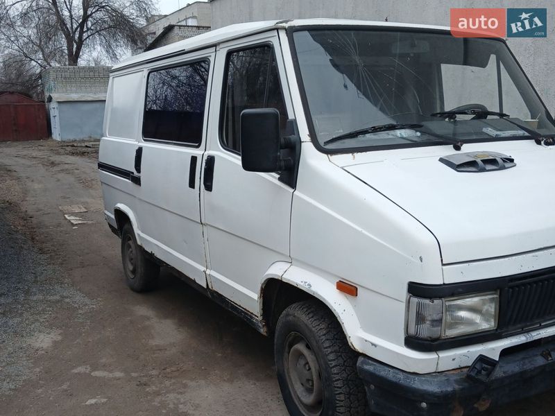 Грузопассажирский фургон Peugeot J5 1993 в Черкассах
