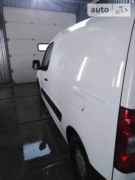 Вантажопасажирський фургон Peugeot Partner 2012 в Дніпрі