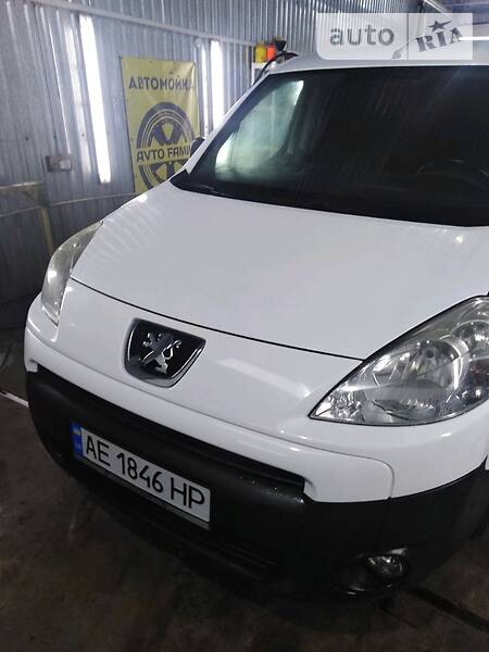 Вантажопасажирський фургон Peugeot Partner 2012 в Дніпрі
