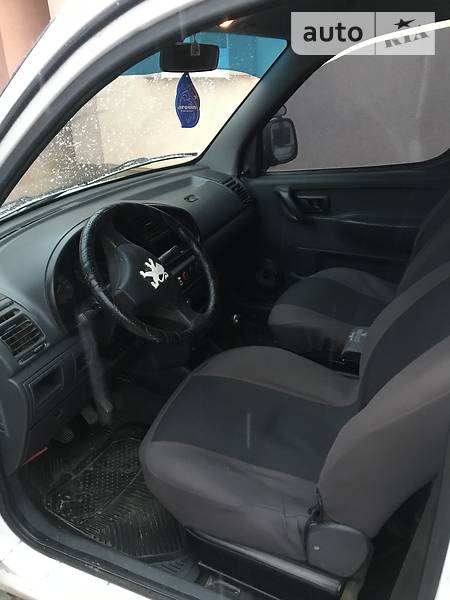 Грузопассажирский фургон Peugeot Partner 2000 в Черновцах