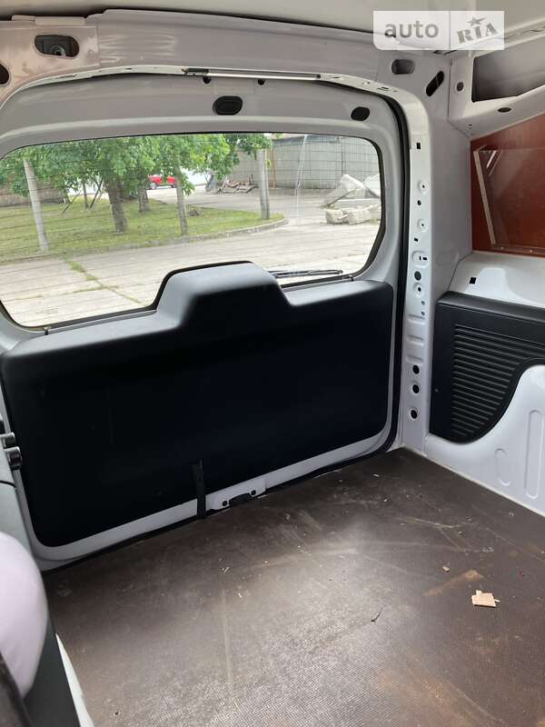 Вантажний фургон Peugeot Partner 2017 в Нетішині