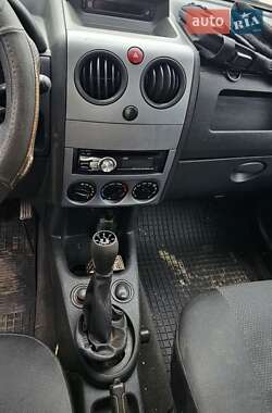 Грузовой фургон Peugeot Partner 2004 в 