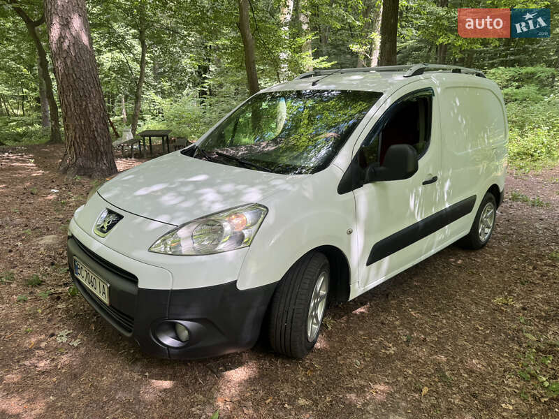 Вантажопасажирський фургон Peugeot Partner 2011 в 