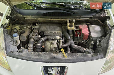 Вантажопасажирський фургон Peugeot Partner 2011 в 