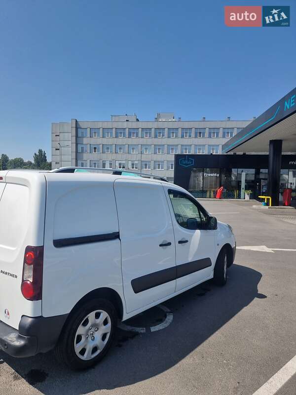 Вантажний фургон Peugeot Partner 2013 в Дніпрі