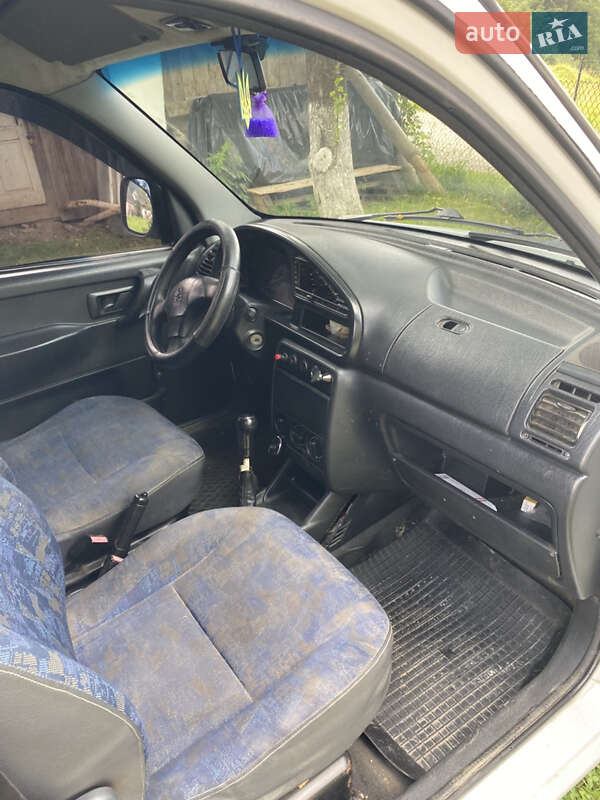Минивэн Peugeot Partner 1998 в Путиле