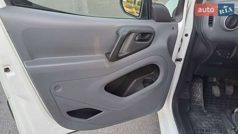 Мінівен Peugeot Partner 2009 в Дніпрі