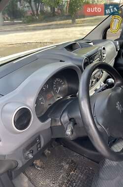 Грузовой фургон Peugeot Partner 2011 в  фото 14 Грузовой фургон Peugeot Partner 2011 в