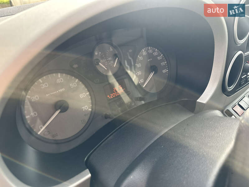 Минивэн Peugeot Partner 2015 в Иршаве фото 9 Минивэн Peugeot Partner 2015 в Иршаве