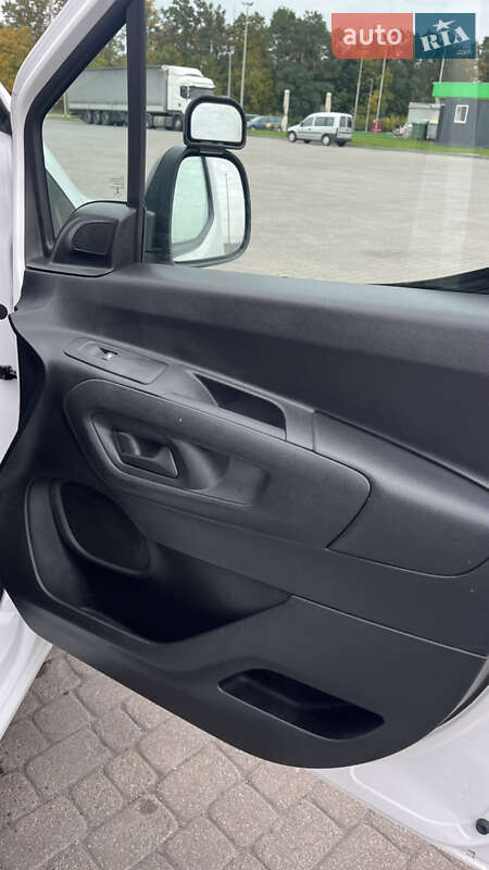 Вантажний фургон Peugeot Partner 2020 в Радивиліві