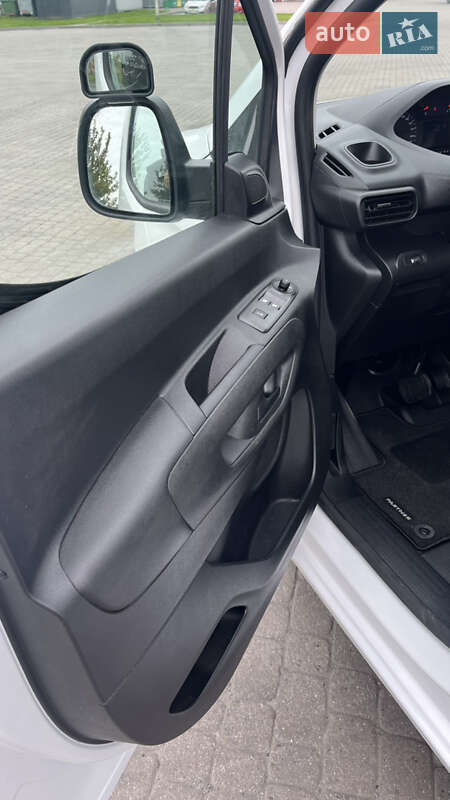 Вантажний фургон Peugeot Partner 2020 в Радивиліві