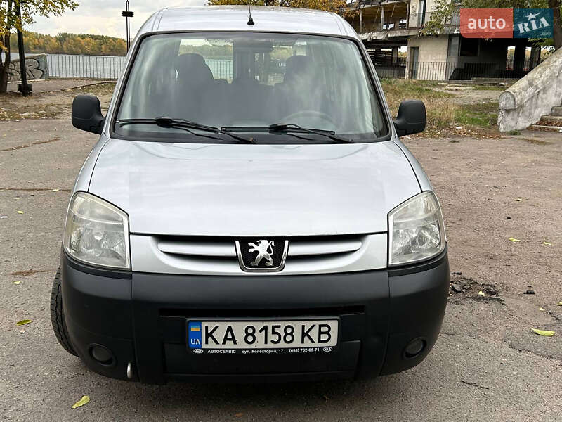 Мінівен Peugeot Partner 2011 в Дніпрі