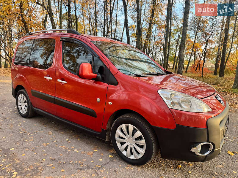 Мінівен Peugeot Partner 2010 в Охтирці